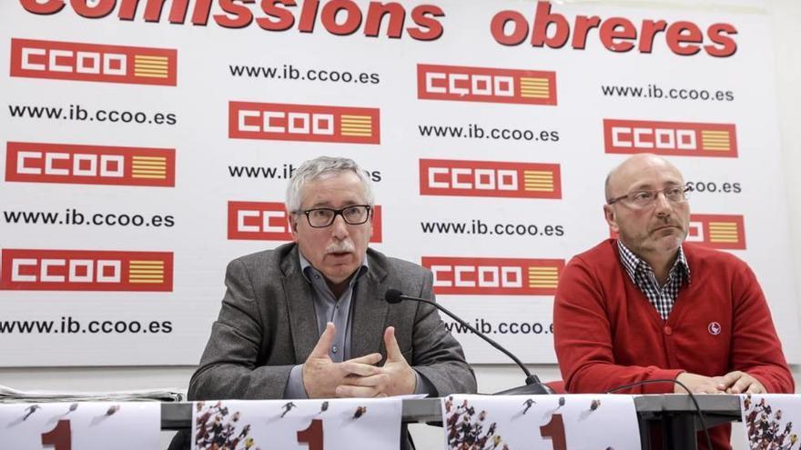 Ignacio Fernández Toxo y José Luis García analizaron en Palma la situación política .