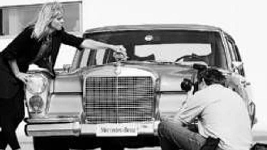 Elvis Presley: EL MERCEDES-BENZ DEL REY DEL ROCK,A SUBASTA