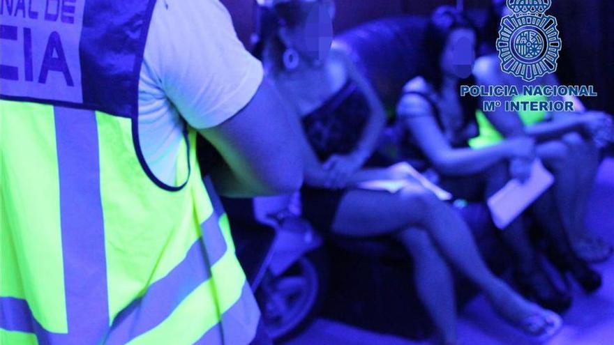 Piden 46 años de prisión por prostituir a varias mujeres en clubs de Lucena y La Carlota