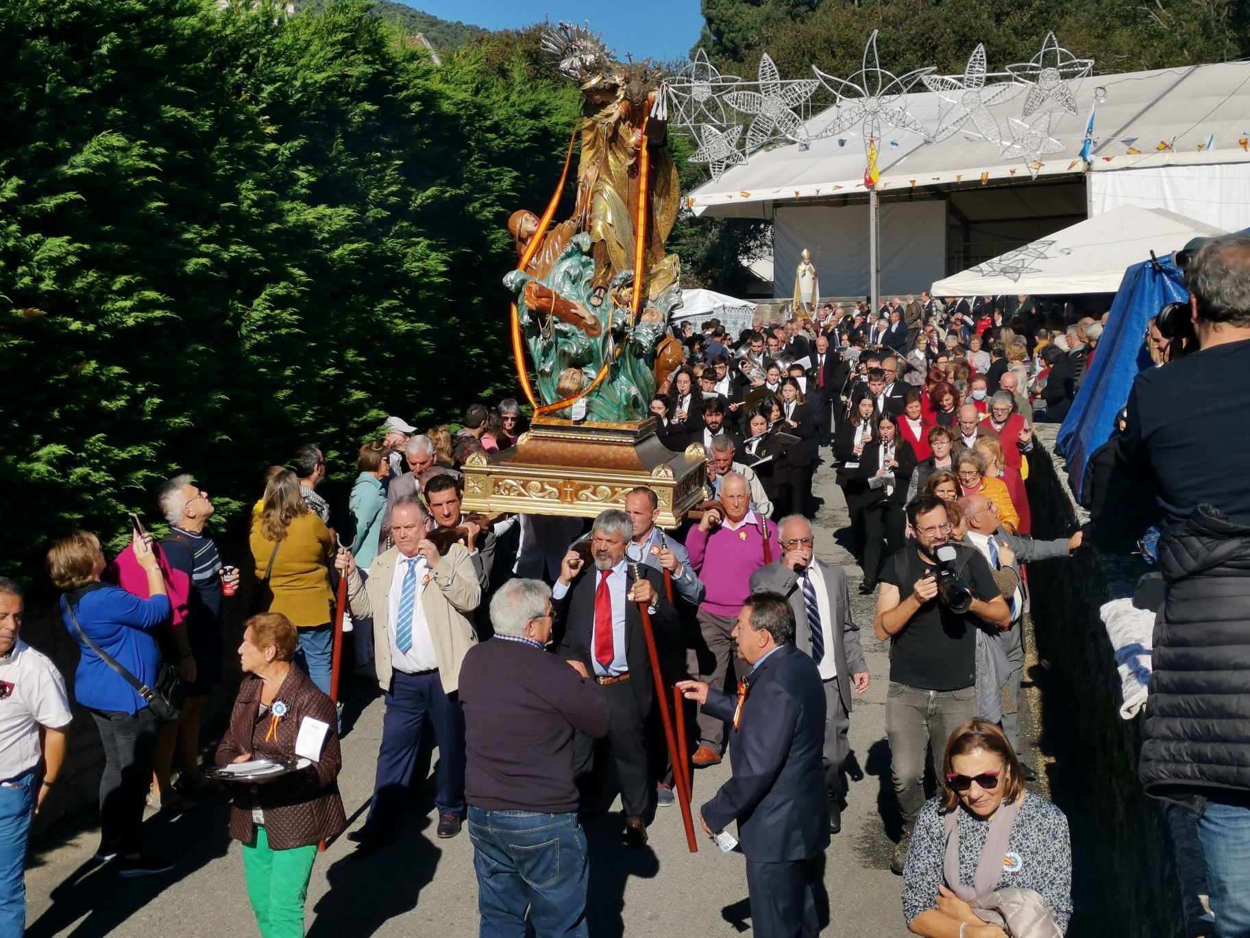 Fe y comida arropan al San Martiño en Moaña