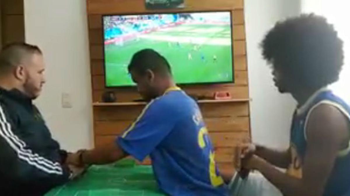 El momento mágico en el que un seguidor ciego y sordo se emocionó con el gol de Coutinho