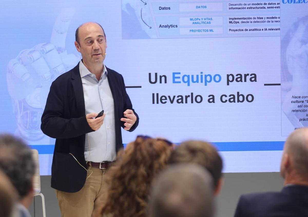 Luis Echavarri, director de analítica e IA de banco Sabadell, durante el encuentro