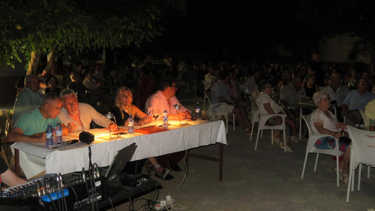 Jurado encargado de puntuar a los mejores cantaores de la velada.