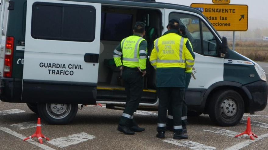 La Guardia Civil salva la vida de una mujer cuando trataba de arrojarse al río Duero en Zamora.