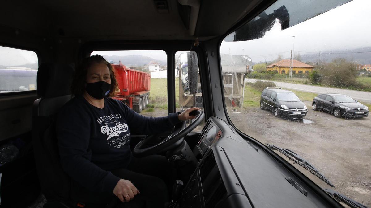 Delfina González- Viejo en su camión