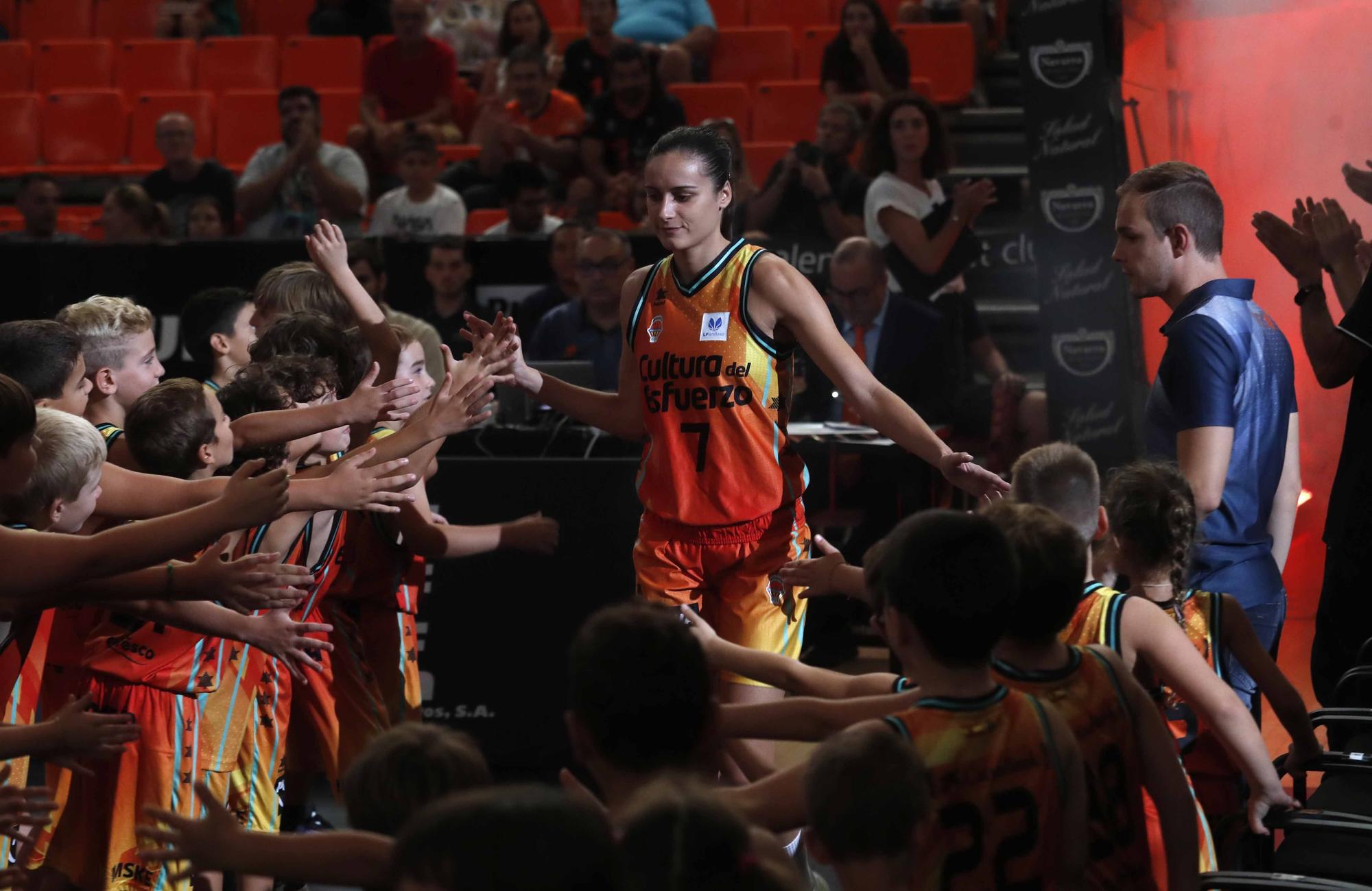 Presentación del Valencia Basket en La Fonteta