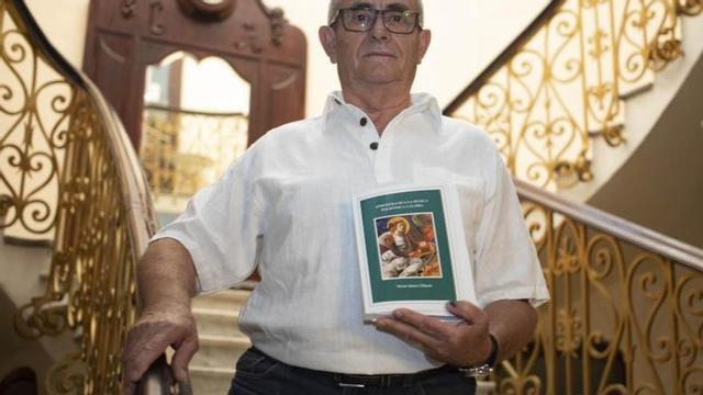 El filólogo Vicent Alonso en la presentación del libro en La Gallera. | PERALES IBORRA