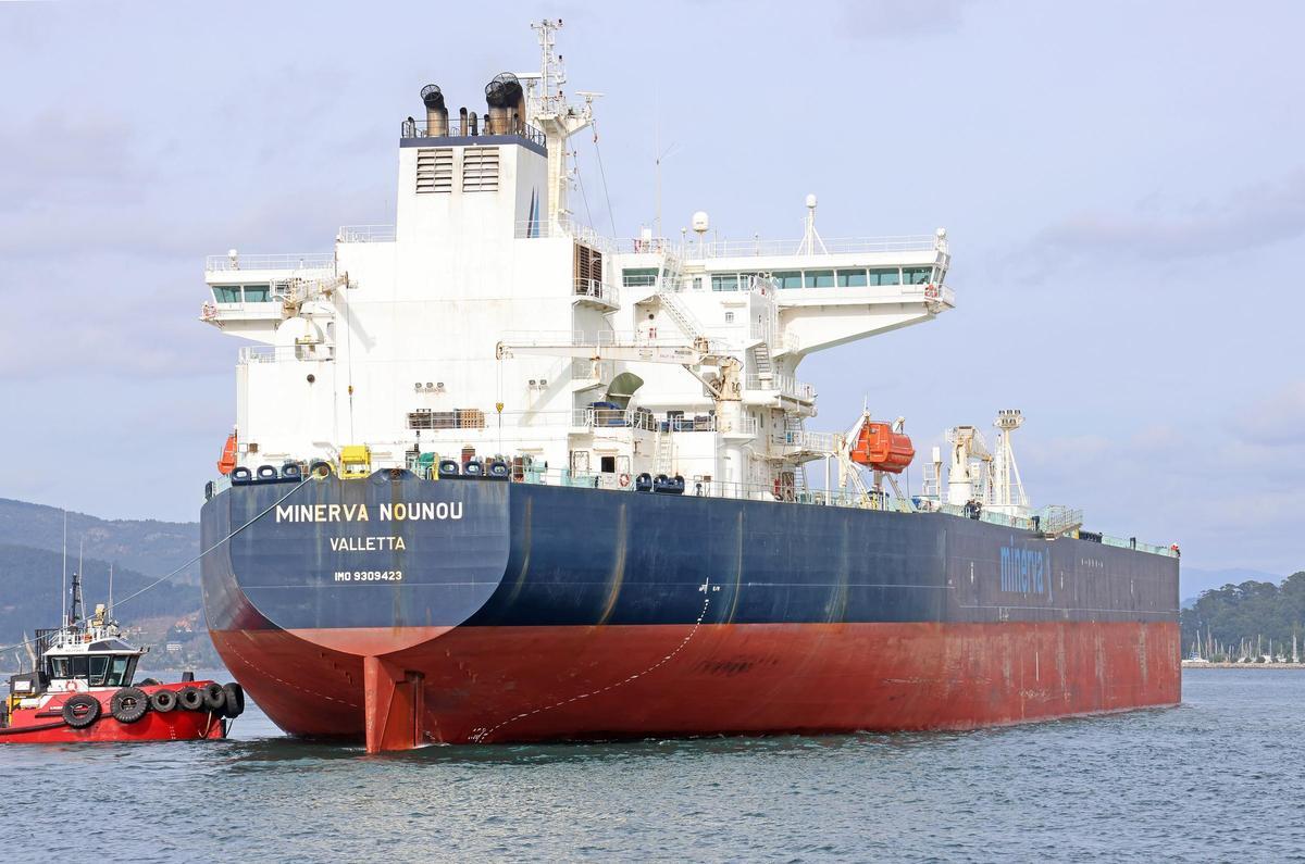 El buque atracado en el puerto de Vigo.