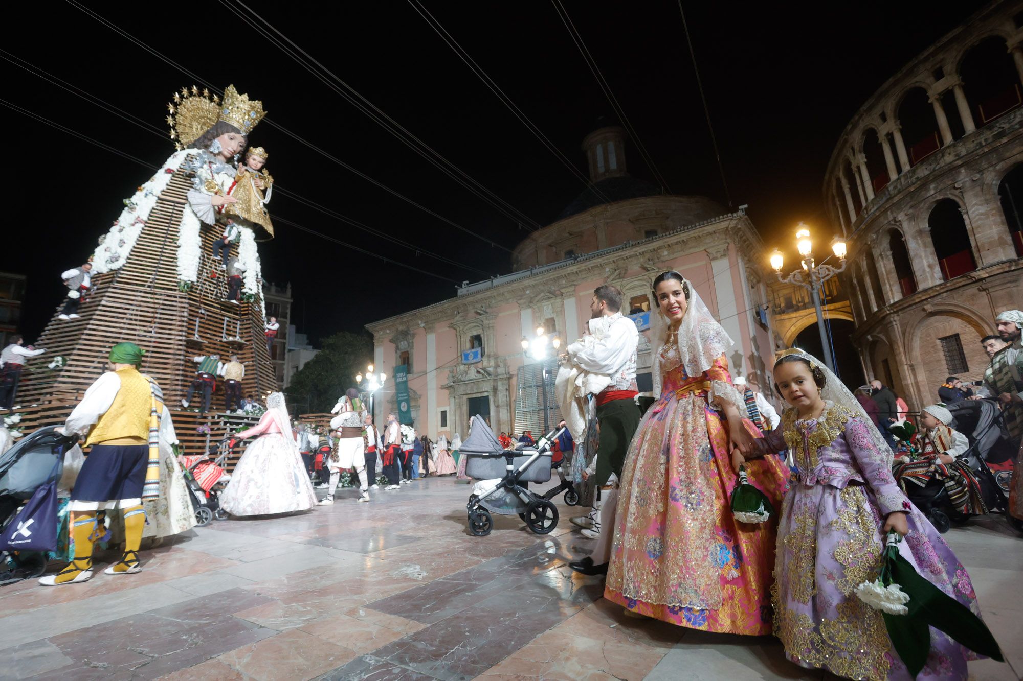 Todas las fotos de la Ofrenda del 17 de marzo por la calle San Vicente de 19:00 a 20:00 horas