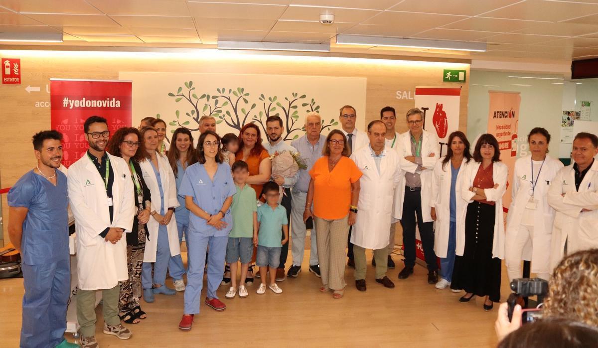 Acto para conmemorar a todos los donantes y a sus familias, junto a 'El Árbol de la Vida' en el vestíbulo del Hospital Macarena