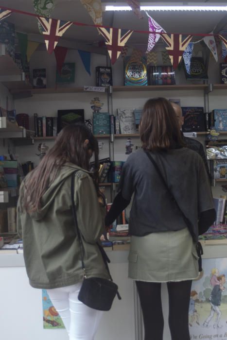 Ambiente en la Feria del Libro de València