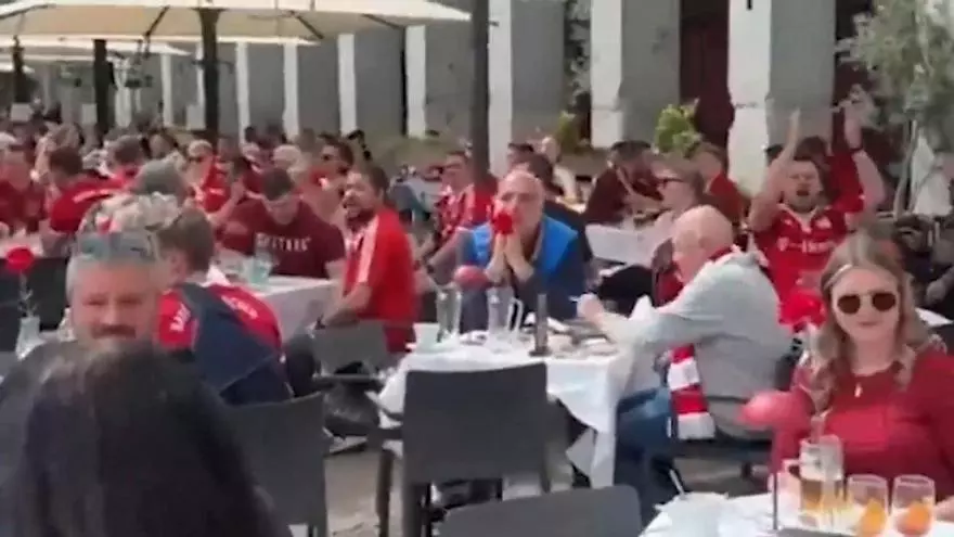 Los aficionados del Bayern llenan las calles de Madrid antes del partido de Champions