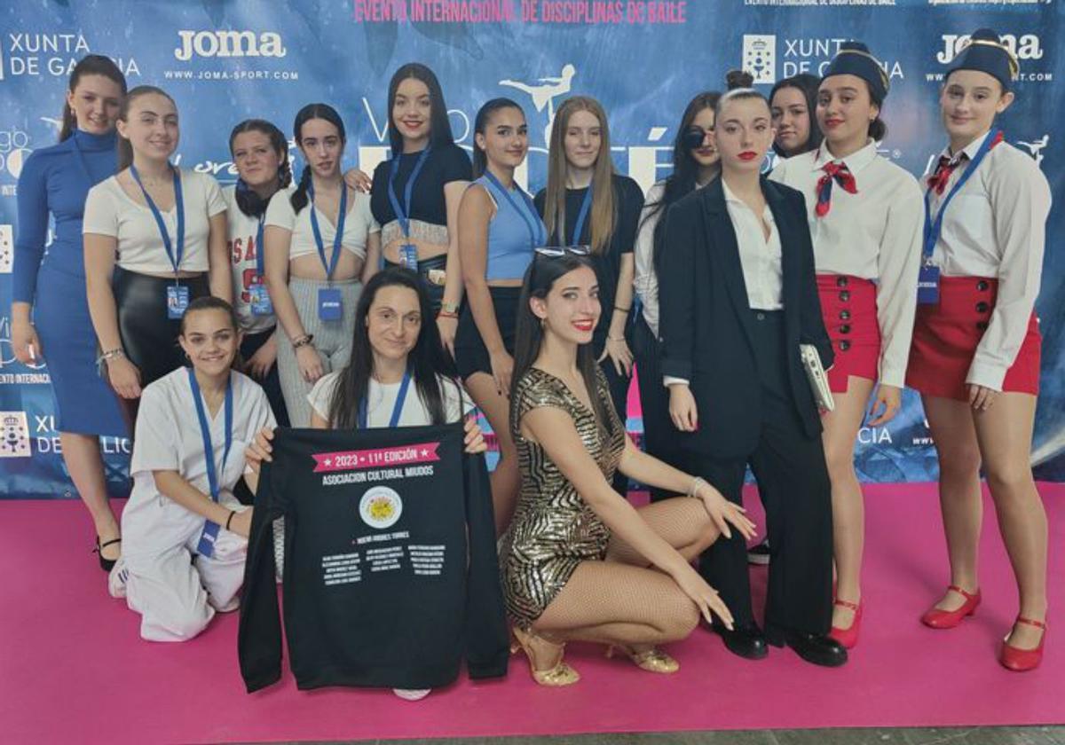 Bailarinas de “Aeropuerto” de la Asociación Cultural Miudos.