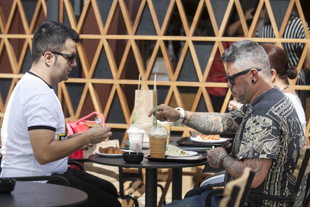 Starbucks inaugura su primera tienda en Tenerife, en el Siam Mall