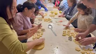 Un taller de mantecados en el Museo de Pusol que, paso a paso, endulza la Navidad