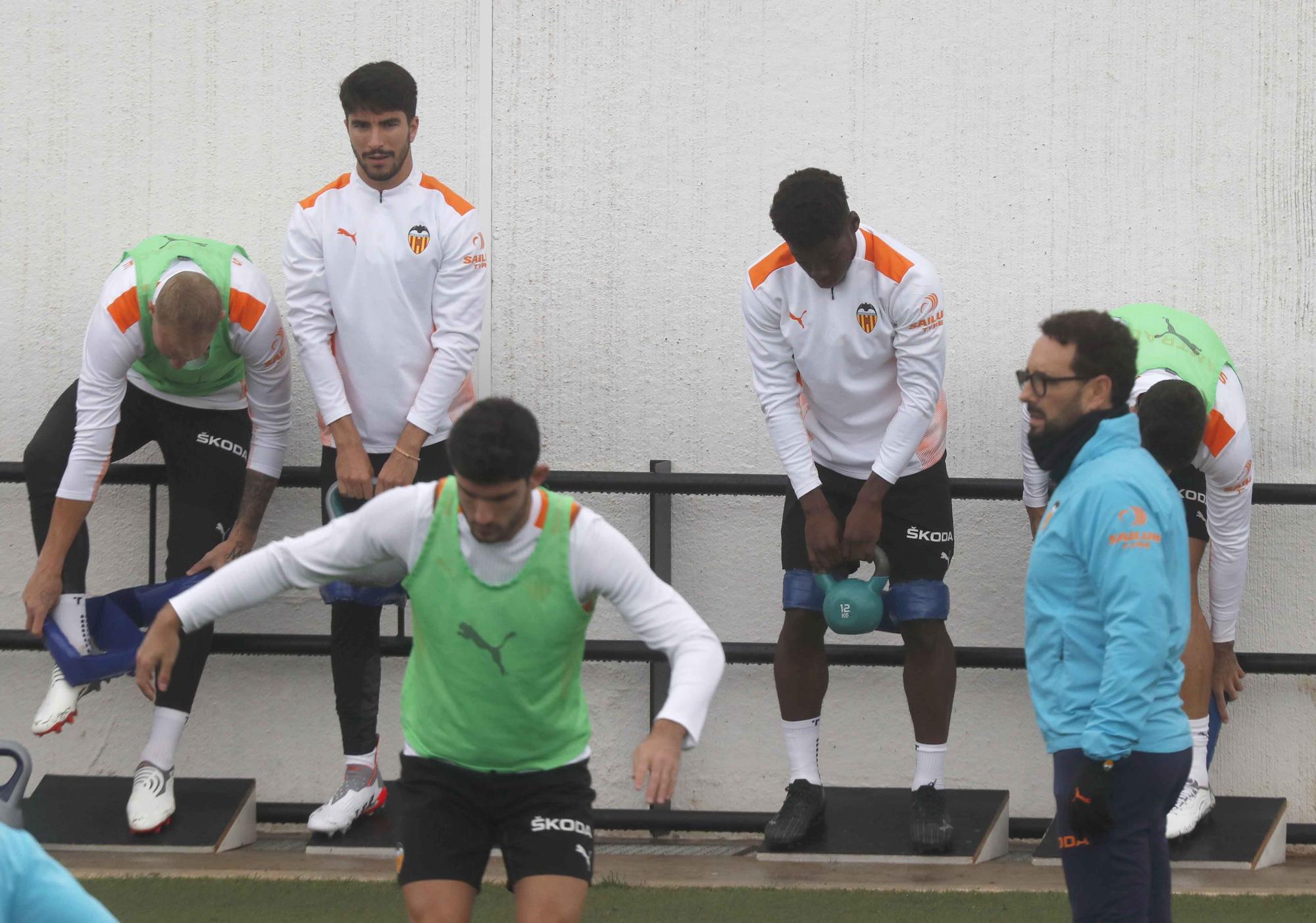 Última sesión antes del partido frente a la Real Sociedad para el Valencia