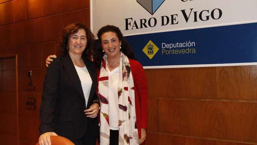 La psicóloga Laura Rojas-Marcos (dcha.) fue presentada por la periodista Lucía Trillo. /José Lores