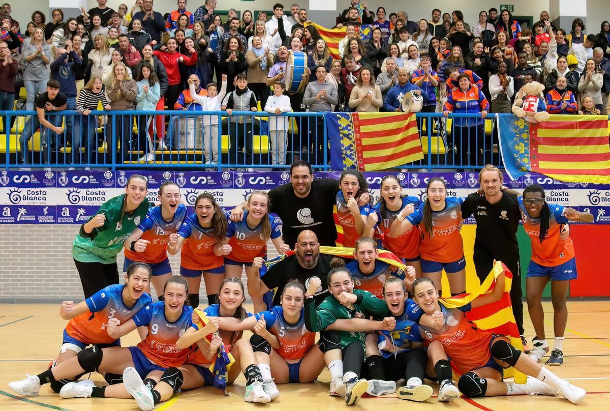 La selección Cadete Femenina de Joaquín Rocamora y Miguel Ángel Alegría, campeona de España.