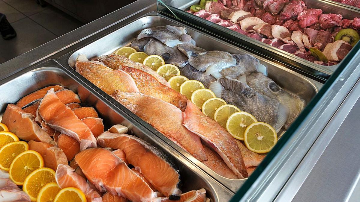 En el ‘brunch’ los pescados y las carnes se hacen al momento. | SERGIO G. CAÑIZARES