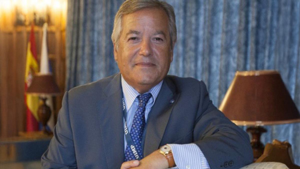 José Antonio Flórez, inivtado en el Club Faro