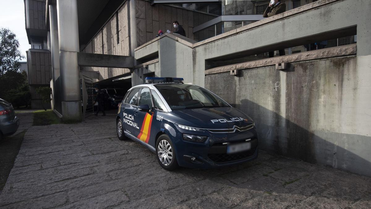 Salida de los juzgados de la Policía Nacional.