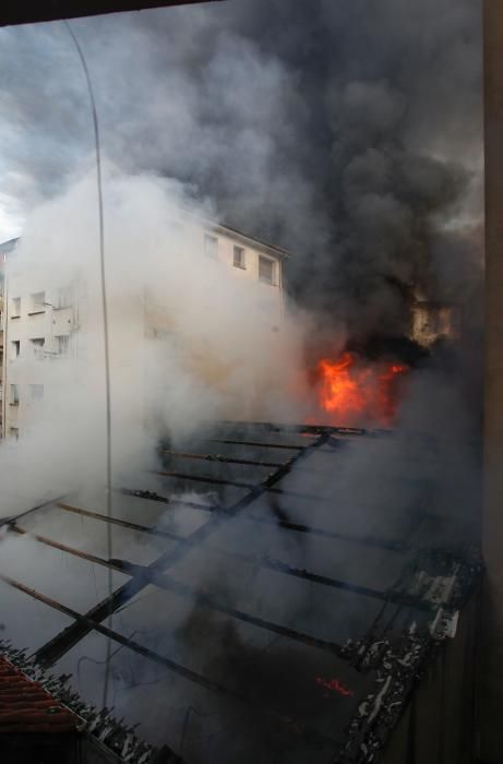 Incendio en un bazar chino de Oviedo.