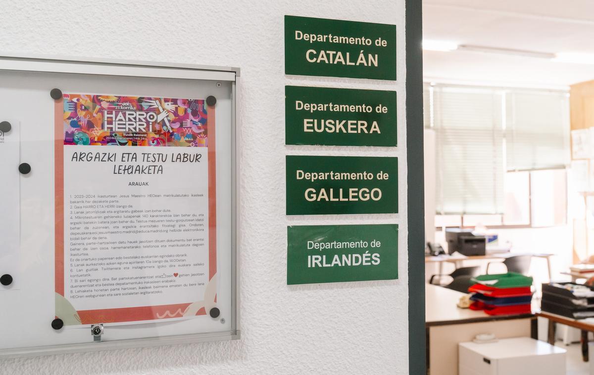 Los docentes de catalán, euskera y gallego comparten departamento.