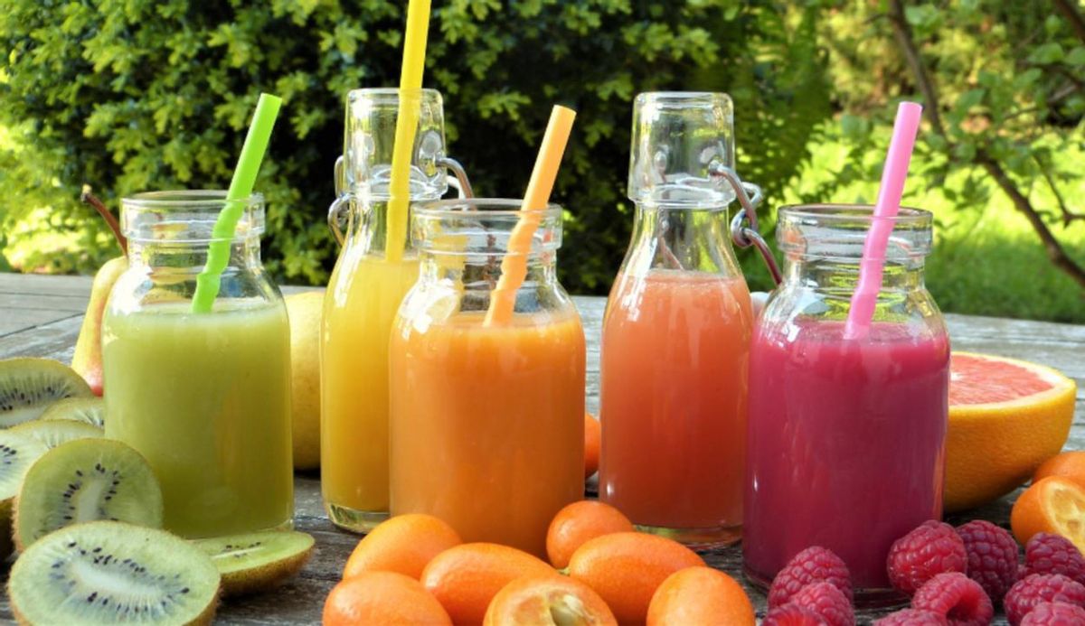 Diferentes batidos de frutas.