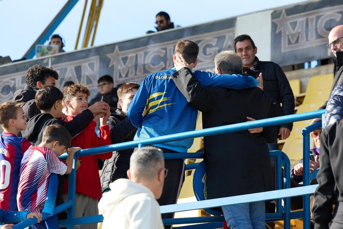 Joan Laporta apoya a Rafa Márquez en la victoria del filial