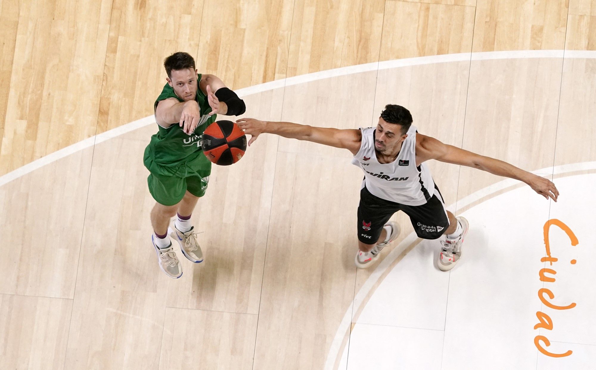 Primeros minutos de competición del nuevo Unicaja esta pretemporada