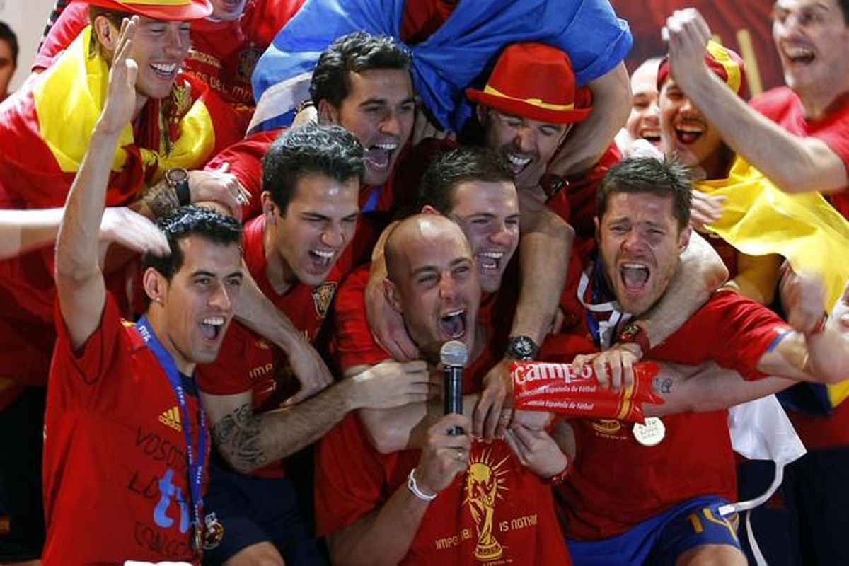 Els jugadors de la selecció celebren junts el que va ser el seu primer i únic Mundial, el de Sud-àfrica.