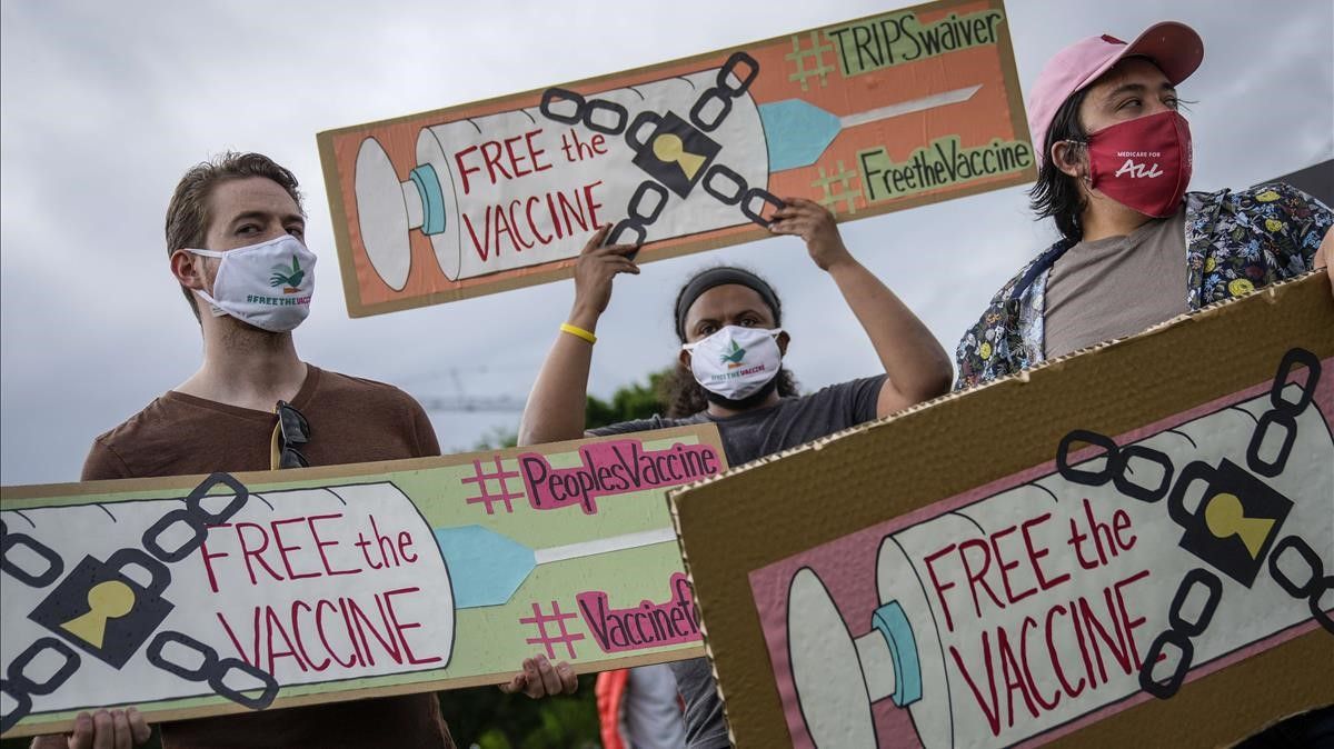 WASHINGTON  DC - MAY 5  Activists rally on the National Mall in support of global access to COVID-19 vaccines on May 5  2021 in Washington  DC  The rally was spearheaded by Public Citizen  a nonprofit consumer advocacy organization    Drew Angerer Getty Images AFP    FOR NEWSPAPERS  INTERNET  TELCOS   TELEVISION USE ONLY