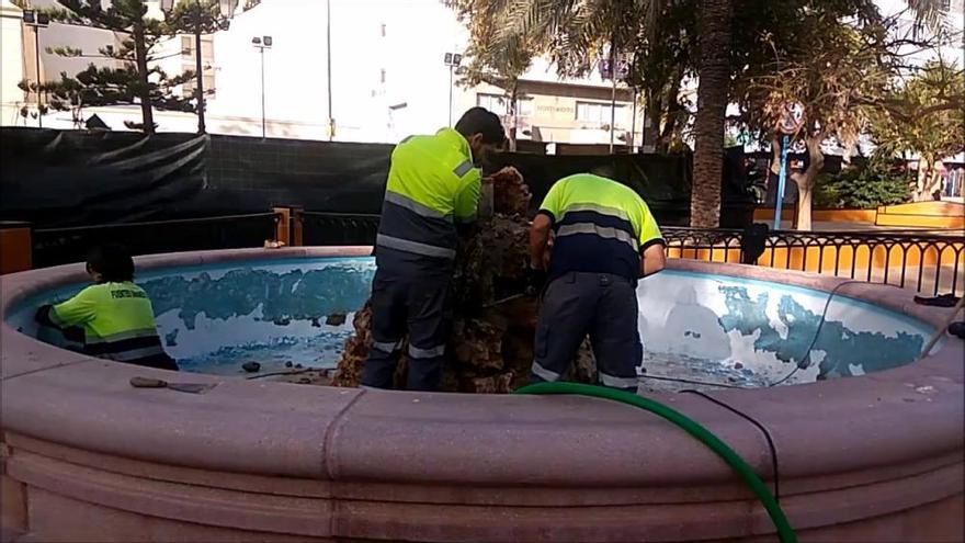 Obras de renovación de la fuente de la plaza de la Constitución de Torrevieja