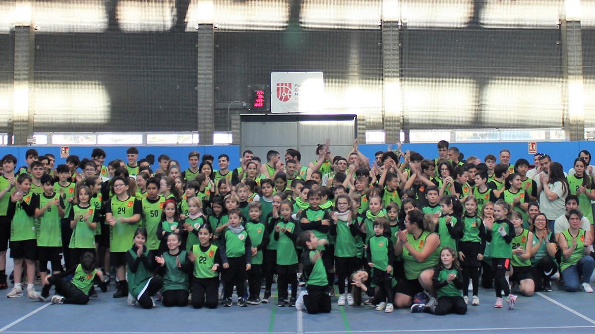 El domingo día 22 tuvo lugar en el Polideportivo Municipal de Nazaret la presentación de la Sección de Baloncesto del C.D.C. Penya Roja.