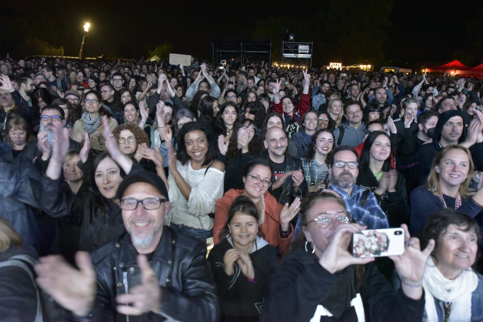 La pluja no atura la celebració dels 45 anys d'Imagina't