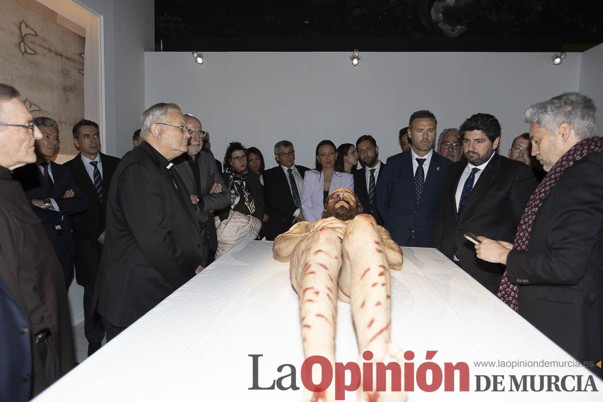 Así ha sido la inauguración de la exposición The Mystery Man en Caravaca. Descubre como es la muestra que atrae a miles de personas