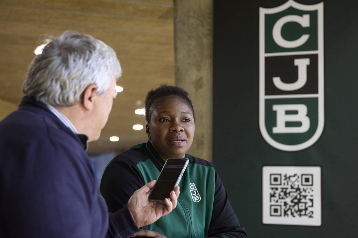 La jugadora malinense atendió a SPORT con mucha amabilidad en el Olímpic