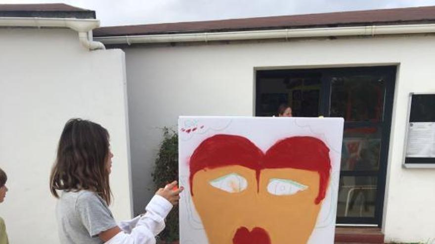 Hosh imparte un taller de grafiti en la Escuela Francesa