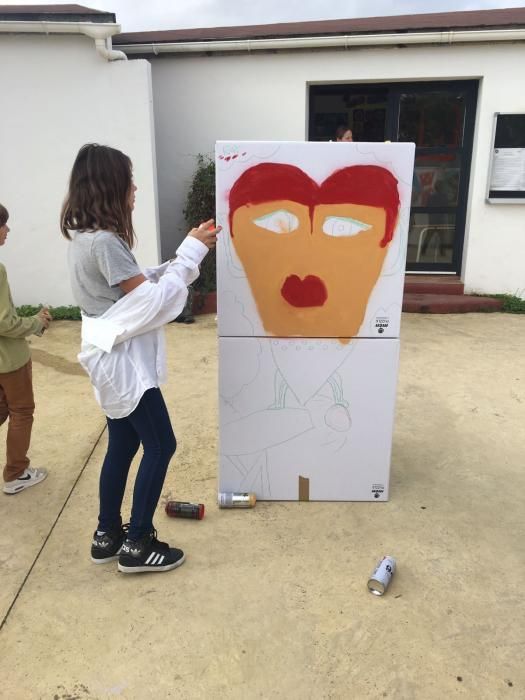 Hosh imparte un taller de grafiti a alumnos de la Escuela Francesa