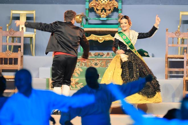 Magdalena 2026: Tombatossals ret honor a la reina Clara en la Galania