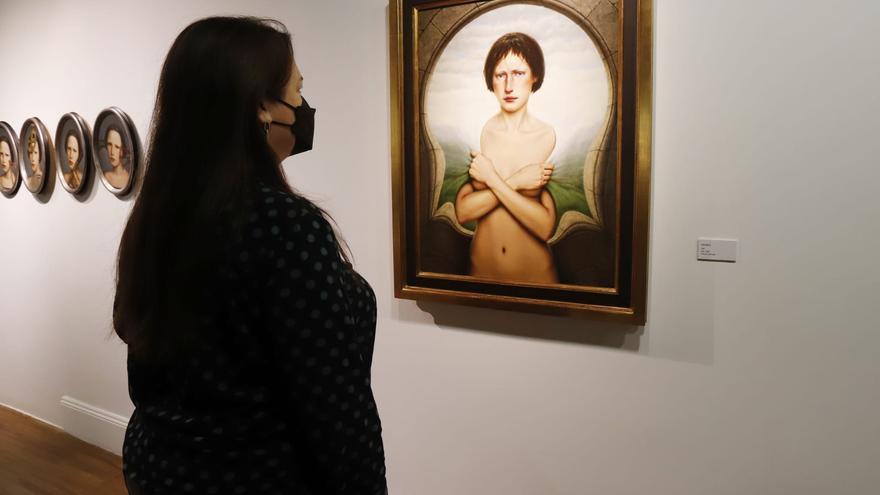 Dino Valls confronta al espectador con &quot;la sombra que todos tenemos&quot; en su exposición del Paraninfo