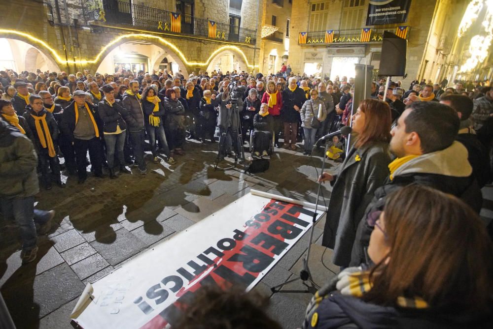 Manifestació a Girona en contra de la decisió de la JEC d'inhabilitar Torra