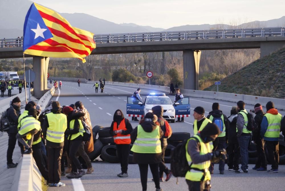 Els CDR tallen l'AP-7 a Figueres