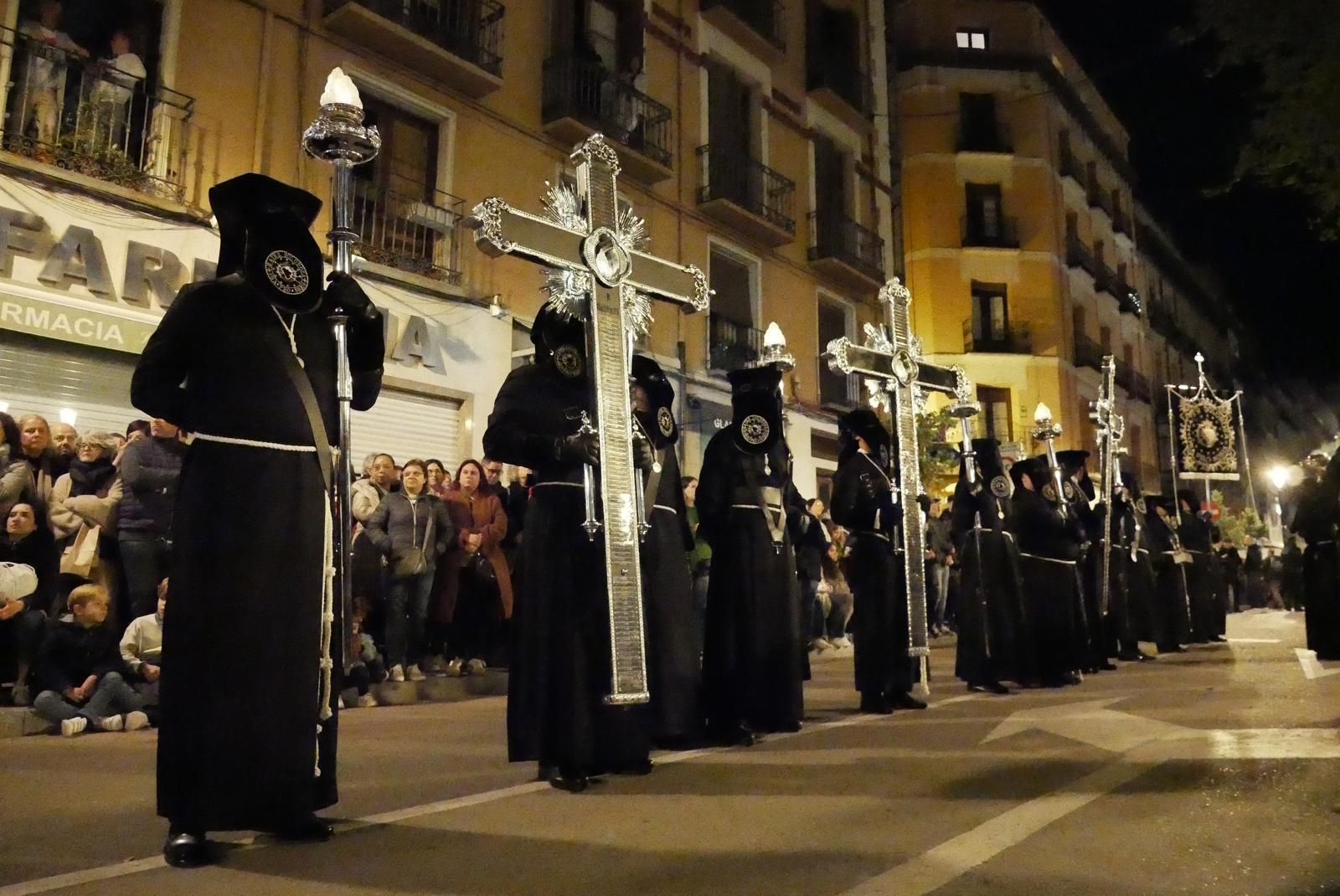 En imágenes | Zaragoza se conmueve con el 'Encuentro' de Jesús del Calvario y la Virgen de los Dolores