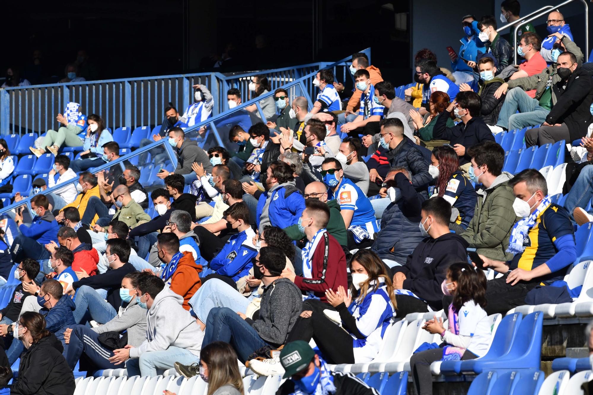 5.000 aficionados apoyan al Dépor en las gradas de Riazor