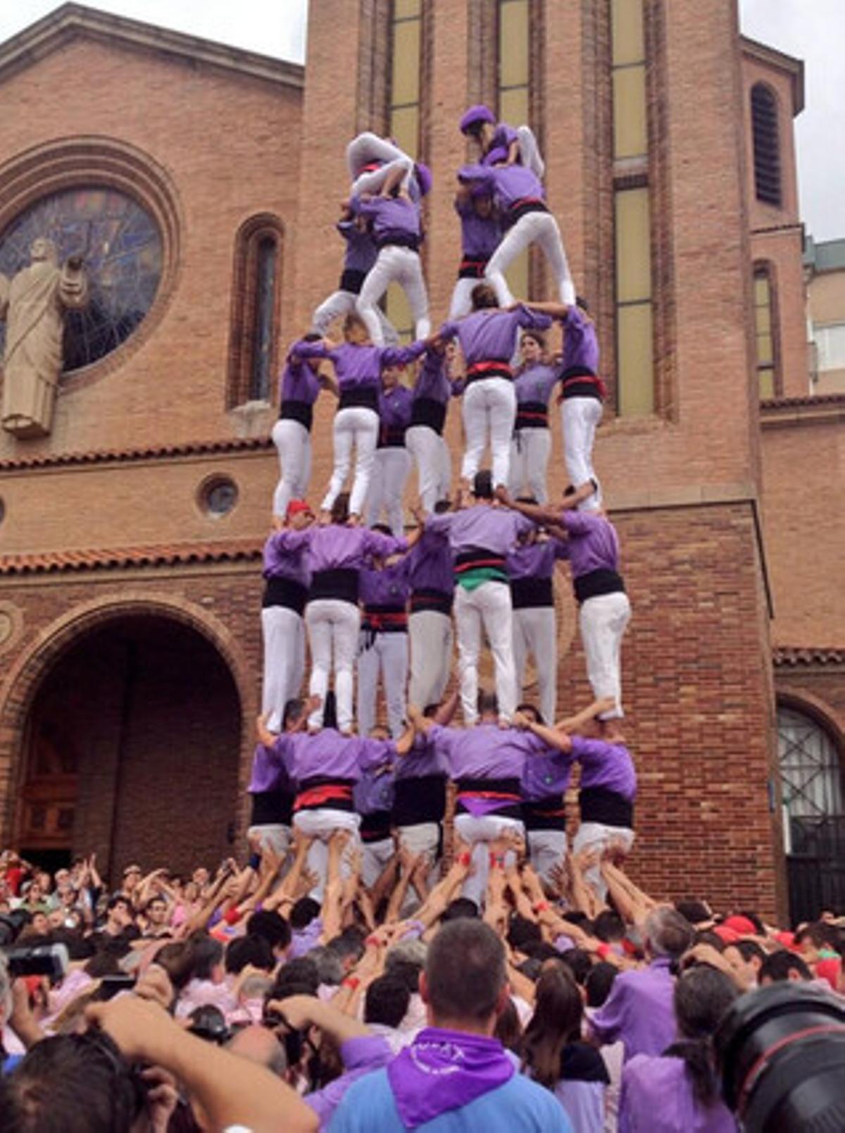 Imatge del set de set dels Castellers de Cornellà en la Diada de Corpus 2014.