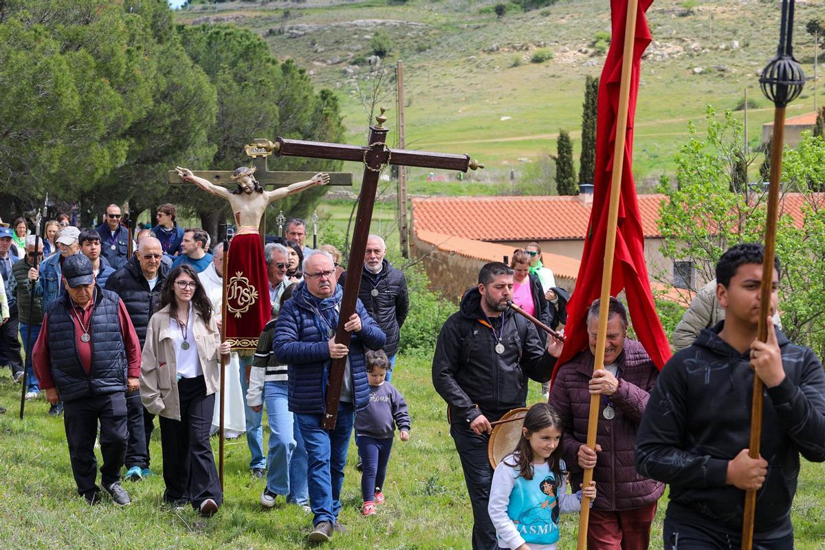 GALERÍA | Los zamoranos llenan la pradera de Valderrey en la romería del Cristo
