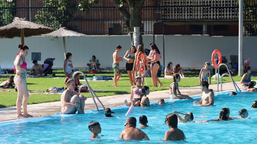 El Imdeco licita la gestión y mantenimiento de las dos piscinas municipales por 1,7 millones de euros