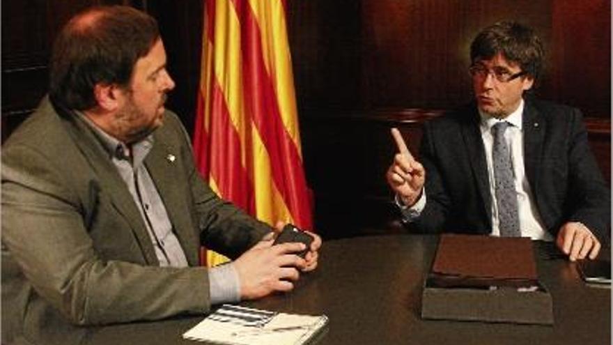 Carles Puigdemont i Oriol Junqueras reunits per analitzar la carta de Montoro.