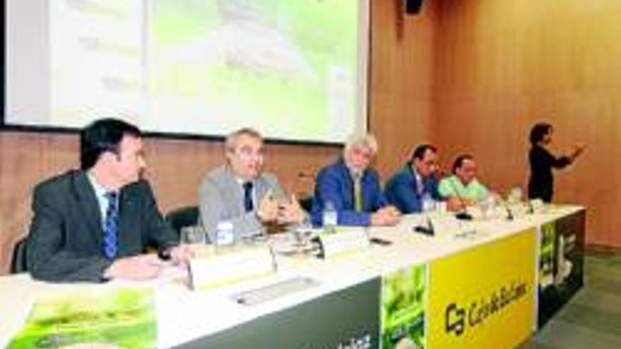 Caja Badajoz une discapacidad y medio ambiente en unas jornadas